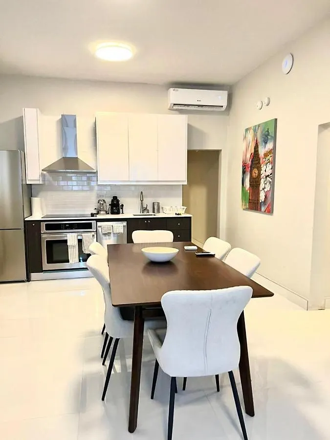 Luxurious Beachside 3-Br Apt San Juan Apartamento