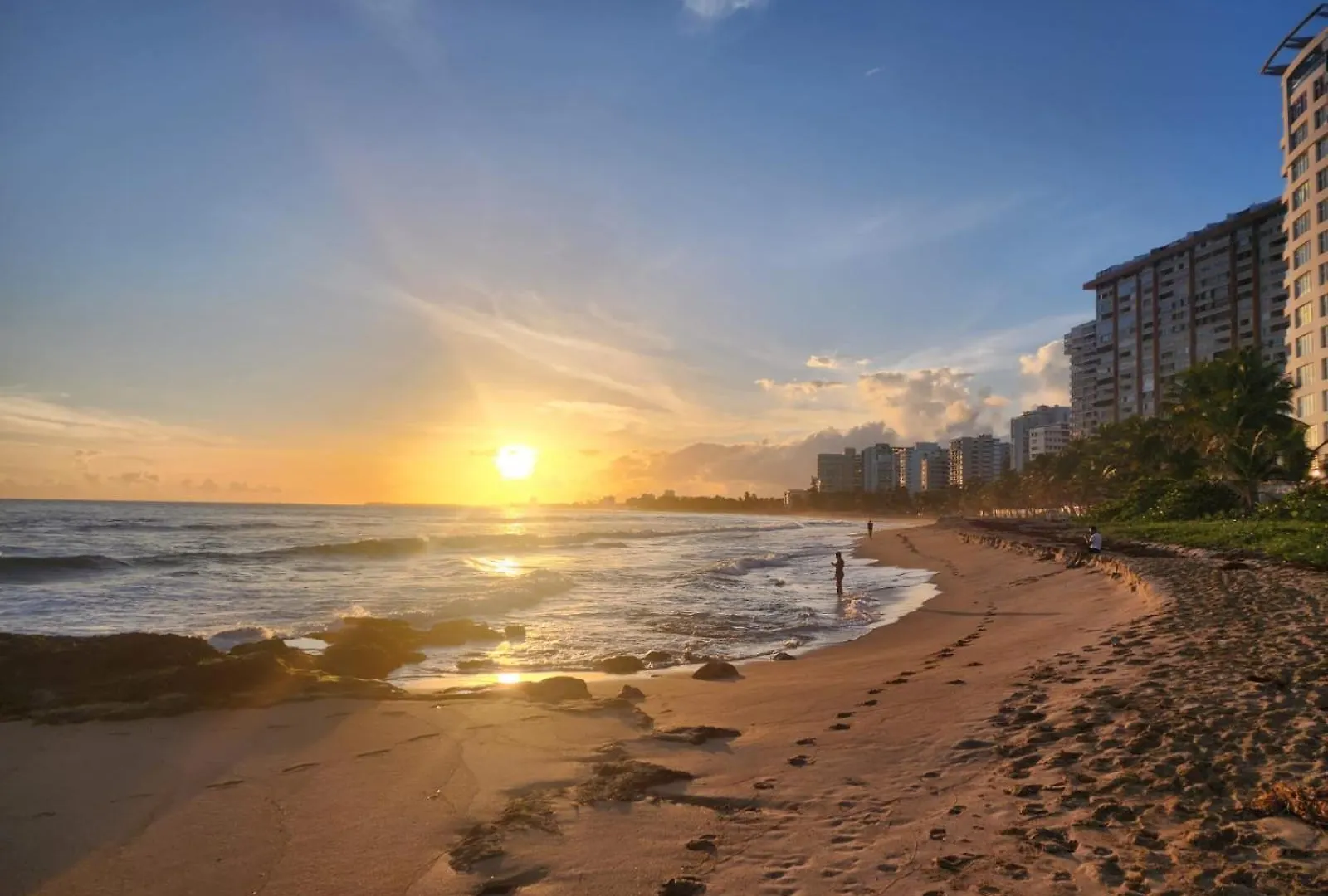 Luxurious Beachside 3-Br Apt San Juan Apartamento